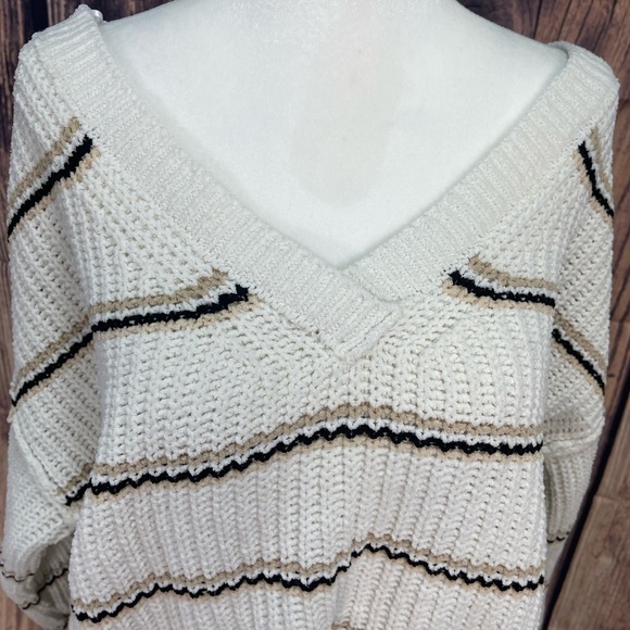 Rue21 V-neck long sleeve cropped high low striped sweater women’s M Rue21 Rue21 - Picture 6 of 13